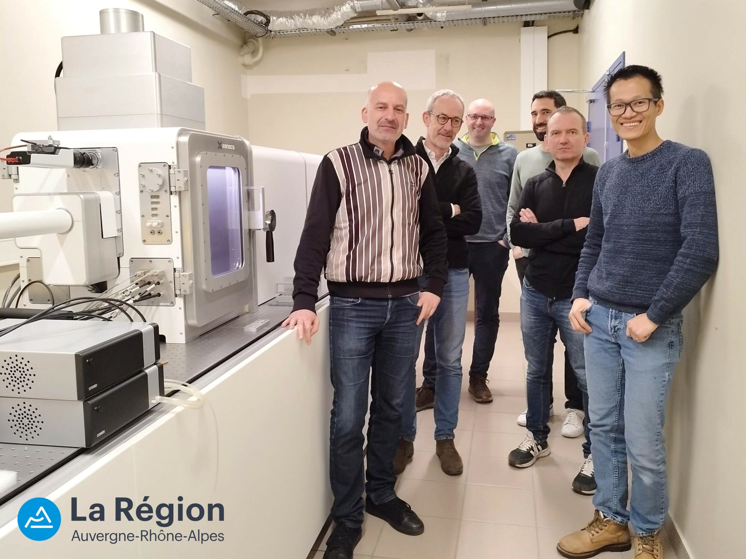 INSA Lyon researchers and Xenocs application scientist in front of the Xeuss 3.0 SAXS/WAXS instrument at MATEIS laboratory